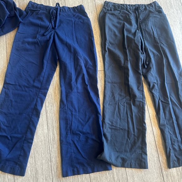 Navy and Gray Scrub Set - Picture 4 of 4